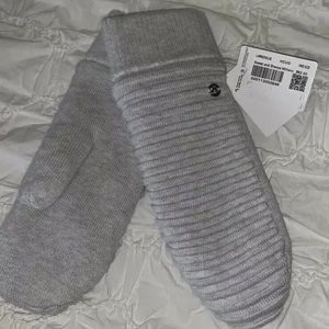 NWT Lululemon Sweet And Sherpa Gray Knit Mittens